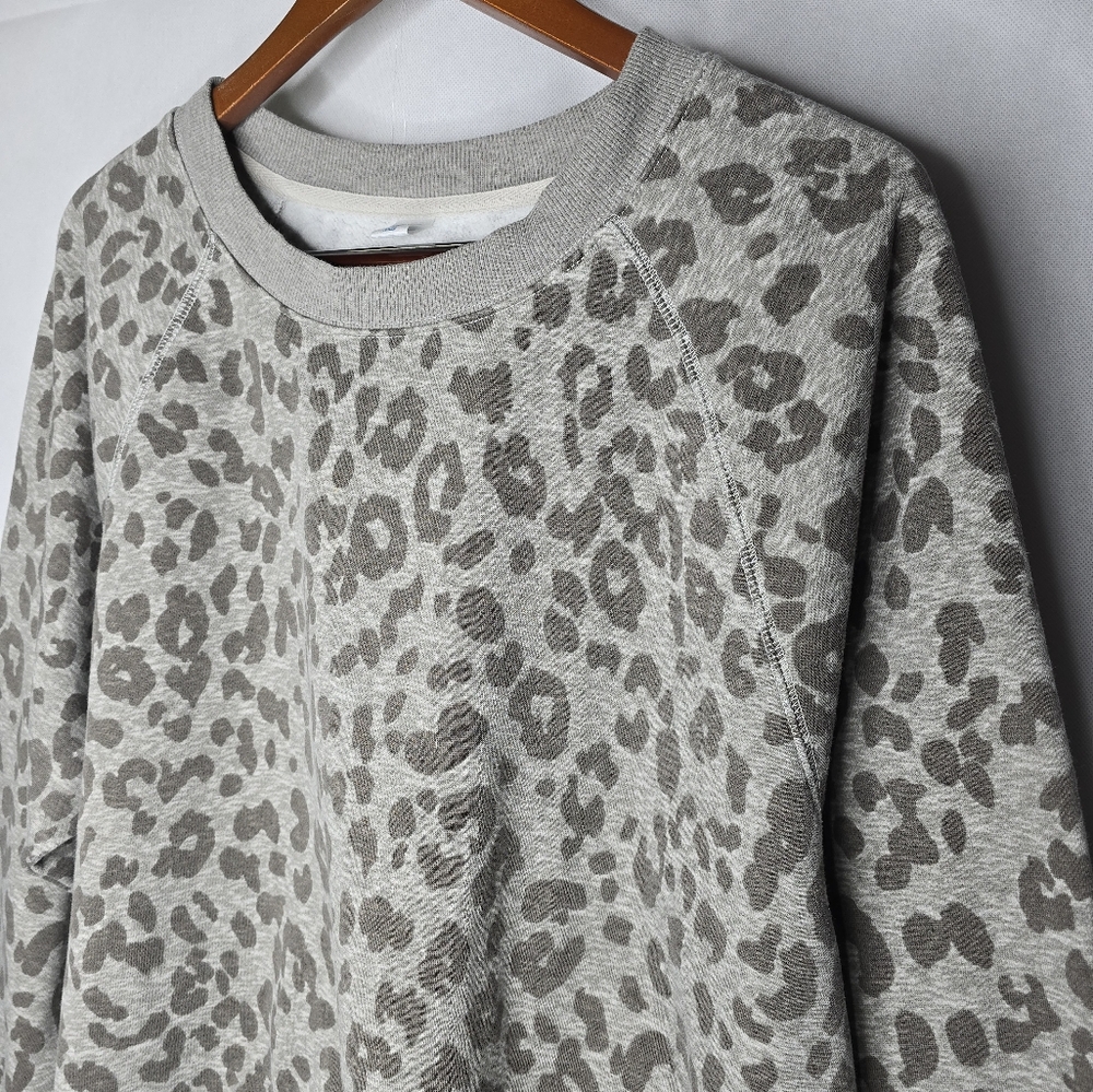 Old Navy Sweatshirt Gray Fleece Snow Leopard Long Sleeve Fleece Pullover XL - Picture 3 of 13